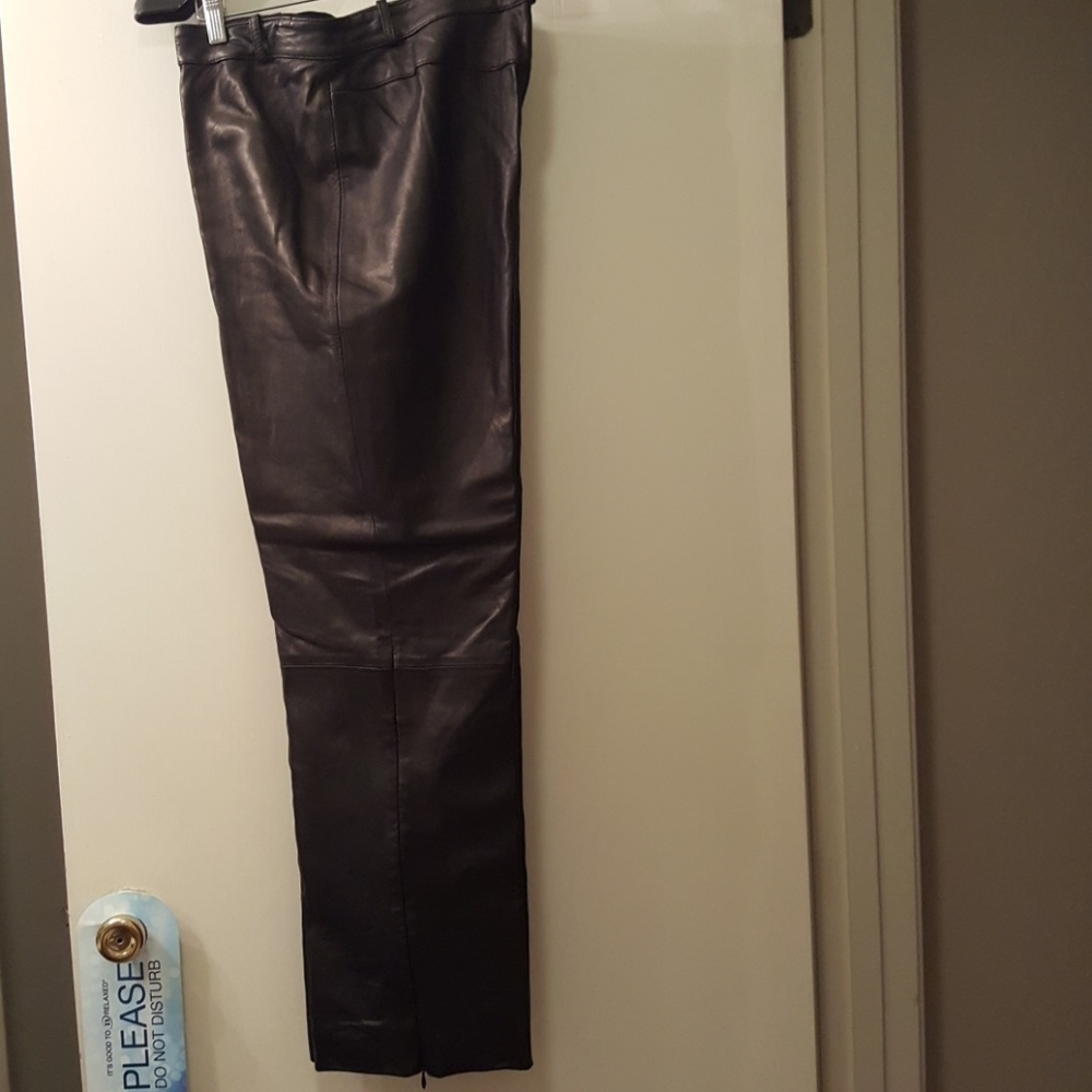 St.John 100% Leather Ladies Pants Black.